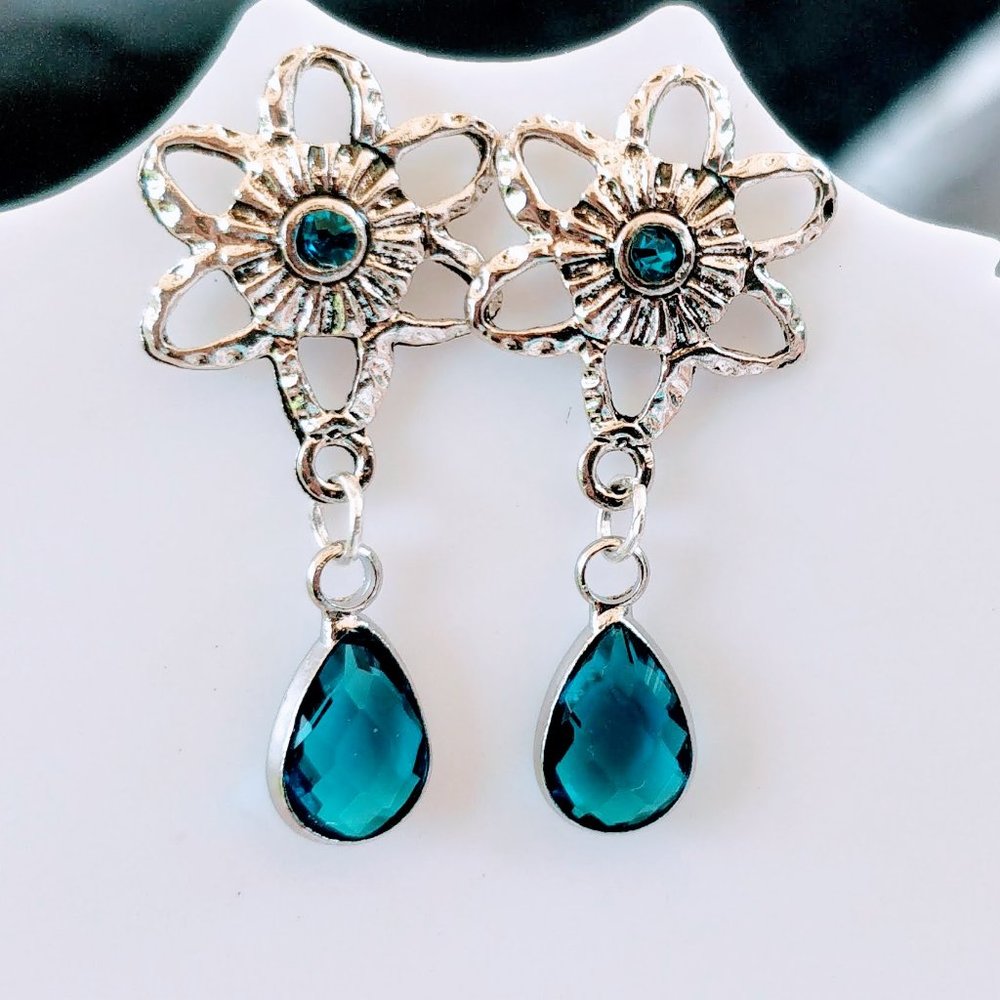 Flower Stud Earrings with Blue Zircon Earrings